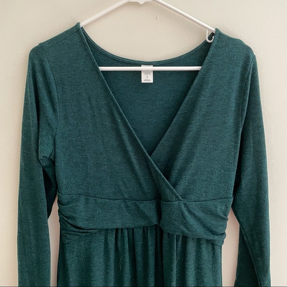 Old Navy Women’s Green Long Sleeved Maternity Dress - Picture 1 of 4